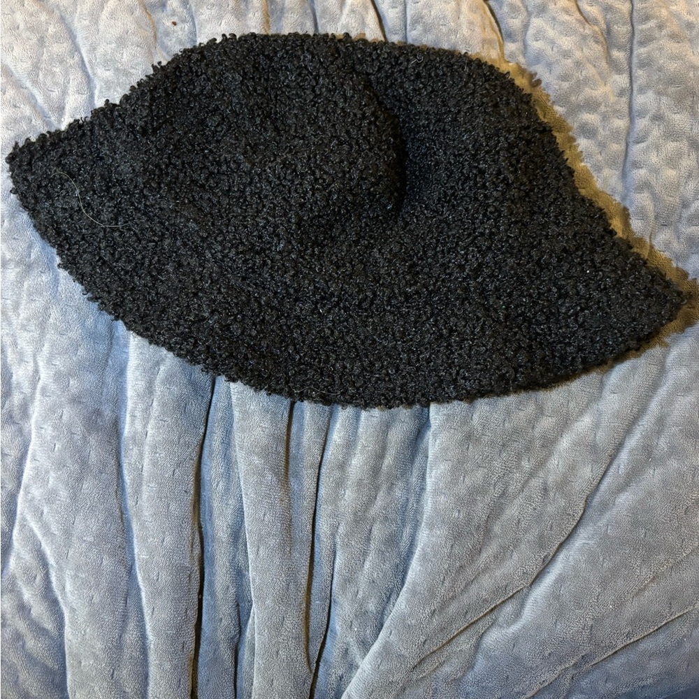 Winter bucket hat